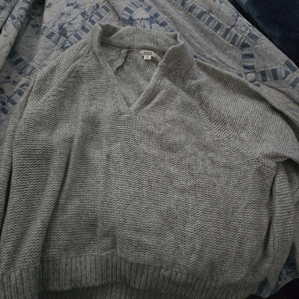 a.n.a Women's V-Neck Sweater in Gray